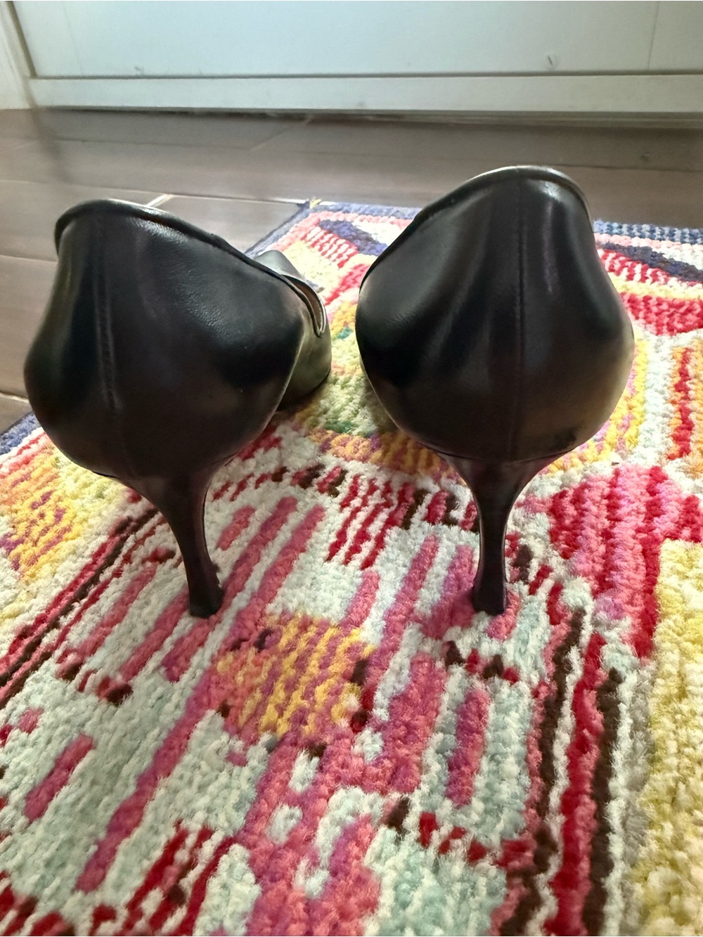 Manolo Blahnik Black Leather Pointed Pumps - Classic Elegant Heel - Picture 5 of 7